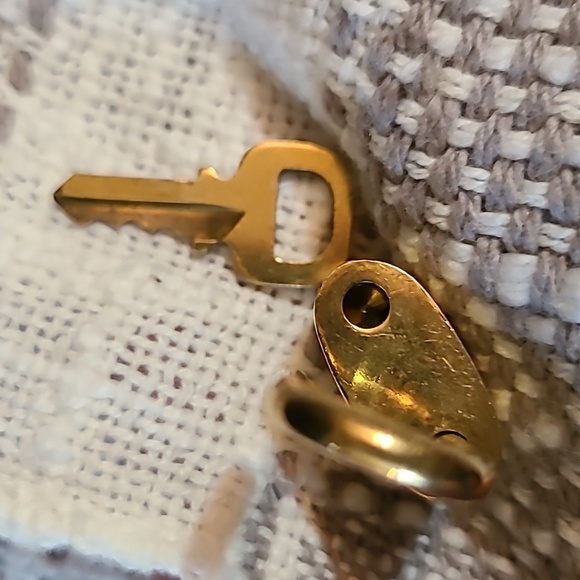 Louis Vuitton #303 lock and key - Picture 4 of 4